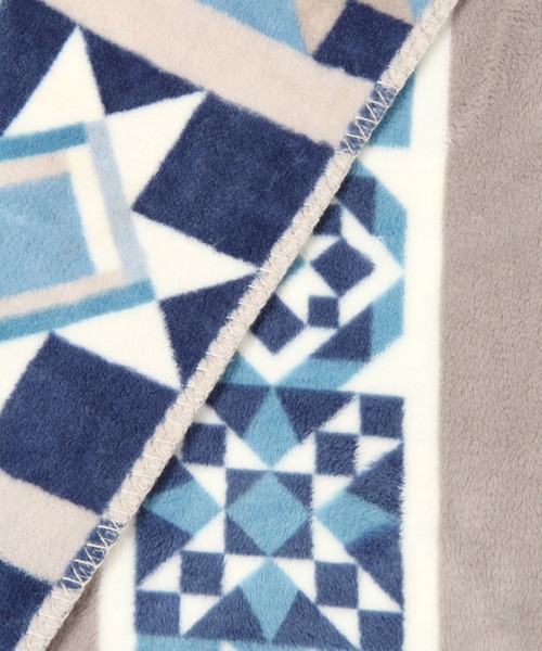 BAYFLOW（ベイフロー）の「[リバーシブル仕様]BFフリースブランケットM 101×162（ブランケット・レディース・ネイビー/ブルー/ベージュ/チャコール/ブラック系/ブルー系・00）」の22枚目の写真