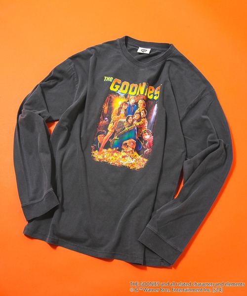 UNIIT(ユニット)の「【The Goonies/グーニーズ】パウダーブリーチ加工 ビッグシルエットロンT ドロップショルダー オーバーサイズ ヴィンテージ加工(Tシャツ/カットソー・メンズ・グリーン/ブルー/チャコールグレー・LARGE/MEDIUM)」の1枚目の写真