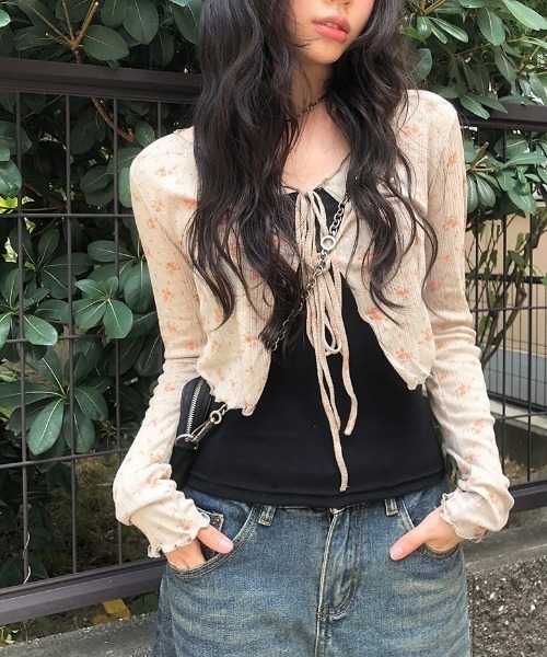 anyonemore（エニワンモア）の「花柄リボンカーディガン+キャミソール