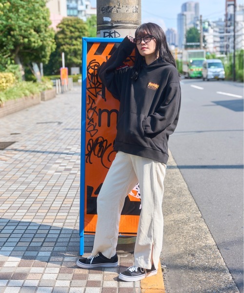 Manhattan Portage（マンハッタンポーテージ）の「Sweat Parka THRASHER（パーカー・メンズ・ブラック/ライトグレー・LARGE/MEDIUM/SMALL/X-LARGE）」の5枚目の写真