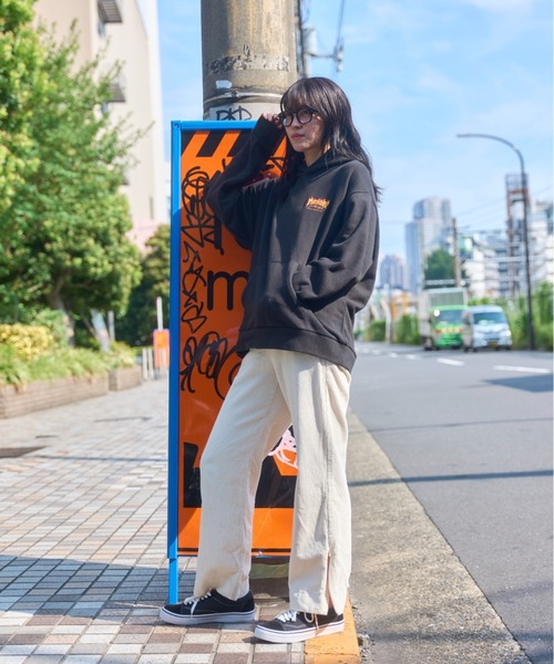 Manhattan Portage（マンハッタンポーテージ）の「Sweat Parka THRASHER（パーカー・メンズ・ブラック/ライトグレー・LARGE/MEDIUM/SMALL/X-LARGE）」の6枚目の写真