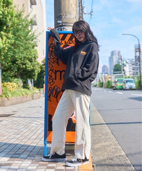 Manhattan Portage（マンハッタンポーテージ）の「Sweat Parka THRASHER（パーカー・メンズ・ブラック/ライトグレー・LARGE/MEDIUM/SMALL/X-LARGE）」の7枚目の写真