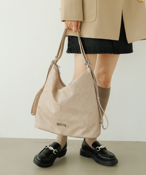 BAYFLOW（ベイフロー）の「[リュックにもショルダーにも]フェイクレザー3WAYトート（ショルダーバッグ・レディース・ブラック/グレー/ライトベージュ・FREE）」の3枚目の写真