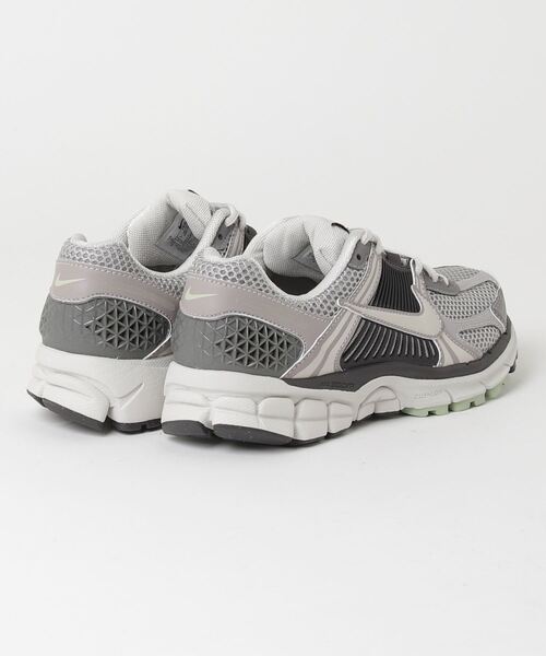 NIKE（ナイキ）の「NIKE WMNS ZOOM VOMERO 5 FB8825-001（スニーカー