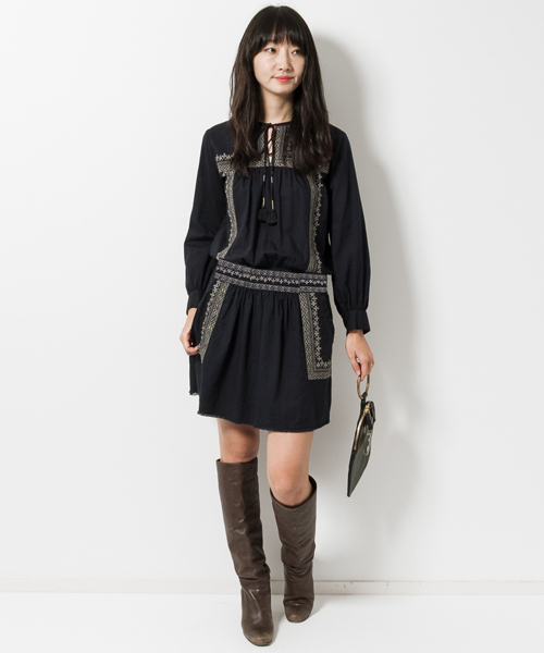 navasana(ナバアサナ)の「navasanaスラブCクロス刺繍ワンピース/712-NOB-N161-OP002(ワンピース・レディース・オフホワイト/ネイビー・FREE)」の3枚目の写真