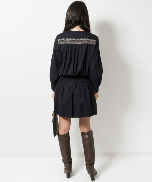 navasana(ナバアサナ)の「navasanaスラブCクロス刺繍ワンピース/712-NOB-N161-OP002(ワンピース・レディース・オフホワイト/ネイビー・FREE)」の4枚目の写真