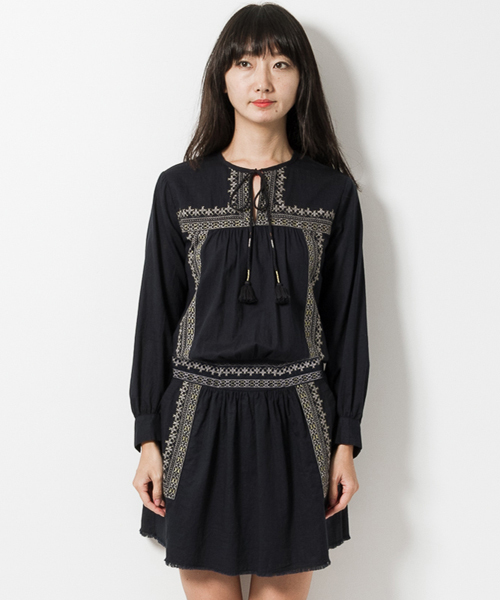 navasana(ナバアサナ)の「navasanaスラブCクロス刺繍ワンピース/712-NOB-N161-OP002(ワンピース・レディース・オフホワイト/ネイビー・FREE)」の5枚目の写真