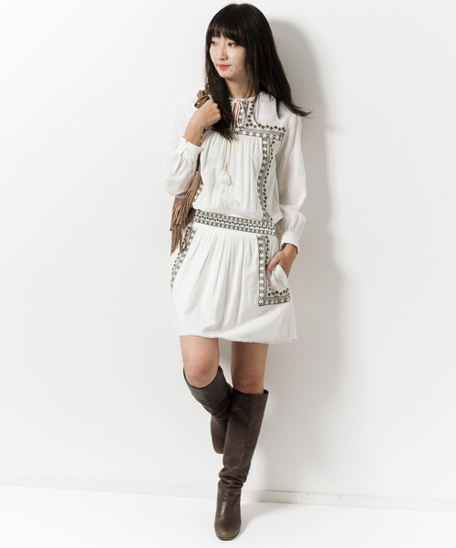 navasana(ナバアサナ)の「navasanaスラブCクロス刺繍ワンピース/712-NOB-N161-OP002(ワンピース・レディース・オフホワイト/ネイビー・FREE)」の6枚目の写真