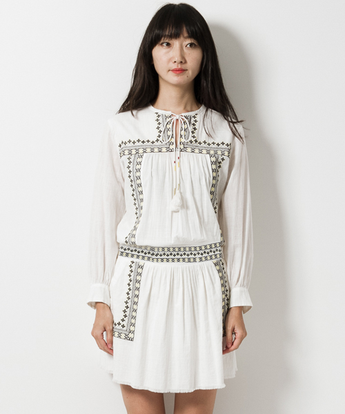 navasana(ナバアサナ)の「navasanaスラブCクロス刺繍ワンピース/712-NOB-N161-OP002(ワンピース・レディース・オフホワイト/ネイビー・FREE)」の8枚目の写真