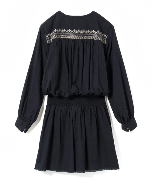 navasana(ナバアサナ)の「navasanaスラブCクロス刺繍ワンピース/712-NOB-N161-OP002(ワンピース・レディース・オフホワイト/ネイビー・FREE)」の11枚目の写真