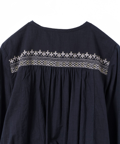 navasana(ナバアサナ)の「navasanaスラブCクロス刺繍ワンピース/712-NOB-N161-OP002(ワンピース・レディース・オフホワイト/ネイビー・FREE)」の12枚目の写真