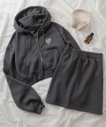 make a ray!（メイク ア レイ！）の「【85】【裏起毛であったかセットアップ】上下セット クロップド丈 ジップパーカー & ミニ丈スウェットスカート ハートロゴ刺繍 /上下セットアップ（セットアップ・メンズ）」