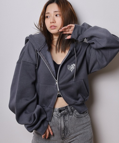 make a ray!(メイク ア レイ!)の「【85】【セットアップ】上下セット クロップド丈 ジップパーカー & ミニ丈スウェットスカート ハートロゴ刺繍 /上下セットアップ(パーカー・レディース・グレー/チャコールグレー/オートミール/ホワイト系/グレー系/ライトグレー系・S/M)」の11枚目の写真