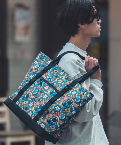 KiU(キウ)の「キウ 600D A4対応デイリートートバッグ(21.5L)(トートバッグ・レディース・アニマル/ベージュ系その他/レオパード/ブルー系その他/ブラック/タイガーカモ/ブラック系その他/ネイビー系/ダークグリーン系・FREE)」の6枚目の写真