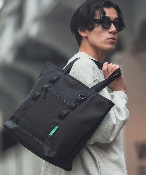 KiU(キウ)の「キウ 600D A4対応デイリートートバッグ(21.5L)(トートバッグ・レディース・アニマル/ベージュ系その他/レオパード/ブルー系その他/ブラック/タイガーカモ/ブラック系その他/ネイビー系/ダークグリーン系・FREE)」の13枚目の写真