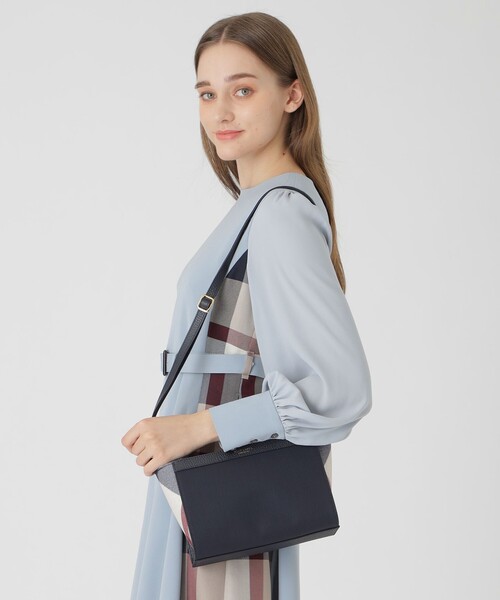 BLUE LABEL CRESTBRIDGE（ブルーレーベルクレストブリッジ）の「パーシャルクレストブリッジチェックPVCミニショルダー（ショルダーバッグ・レディース・ブラック/ダークネイビー/ベージュ/ネイビー・FREE）」の19枚目の写真