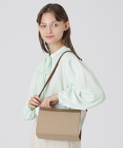 BLUE LABEL CRESTBRIDGE（ブルーレーベルクレストブリッジ）の「パーシャルクレストブリッジチェックPVCミニショルダー（ショルダーバッグ・レディース・ブラック/ダークネイビー/ベージュ/ネイビー・FREE）」の17枚目の写真