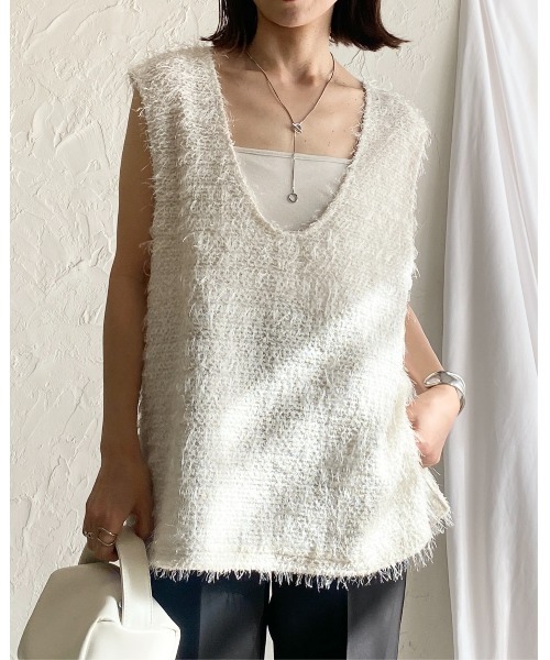 She's Closet(シーズクローゼット)の「オーバーサイズ深Vネックロング丈ラメシャギーフェザーフリンジベスト(ベスト・レディース・ブラウン/アイボリー/ブラック・FREE)」の1枚目の写真