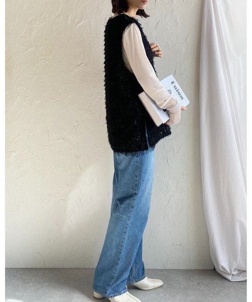 She's Closet(シーズクローゼット)の「オーバーサイズ深Vネックロング丈ラメシャギーフェザーフリンジベスト(ベスト・レディース・ブラウン/アイボリー/ブラック・FREE)」の4枚目の写真