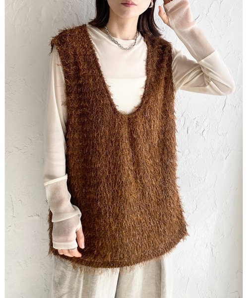 She's Closet(シーズクローゼット)の「オーバーサイズ深Vネックロング丈ラメシャギーフェザーフリンジベスト(ベスト・レディース・ブラウン/アイボリー/ブラック・FREE)」の8枚目の写真