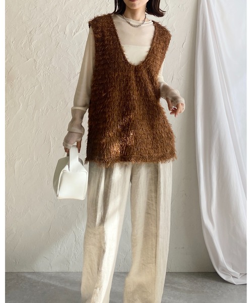 She's Closet(シーズクローゼット)の「オーバーサイズ深Vネックロング丈ラメシャギーフェザーフリンジベスト(ベスト・レディース・ブラウン/アイボリー/ブラック・FREE)」の9枚目の写真