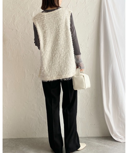 She's Closet(シーズクローゼット)の「オーバーサイズ深Vネックロング丈ラメシャギーフェザーフリンジベスト(ベスト・レディース・ブラウン/アイボリー/ブラック・FREE)」の15枚目の写真
