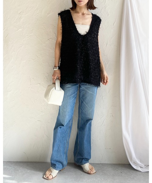 She's Closet(シーズクローゼット)の「オーバーサイズ深Vネックロング丈ラメシャギーフェザーフリンジベスト(ベスト・レディース・ブラウン/アイボリー/ブラック・FREE)」の21枚目の写真