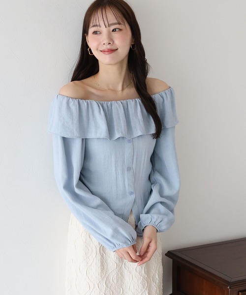 BLUEEAST(ブルーイースト)の「2WAYオフショルブラウス(シャツ/ブラウス・レディース・アイボリー/ブルー/ホワイト・MEDIUM)」の1枚目の写真