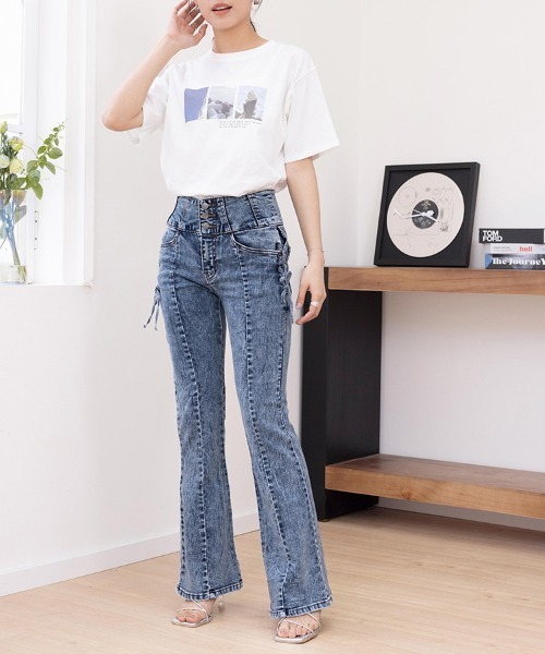 Doux Belle(ドゥーベル)の「3つボタンフレアデニムパンツ(デニムパンツ・レディース・グレー/ブルー/ブラック・MEDIUM)」の18枚目の写真