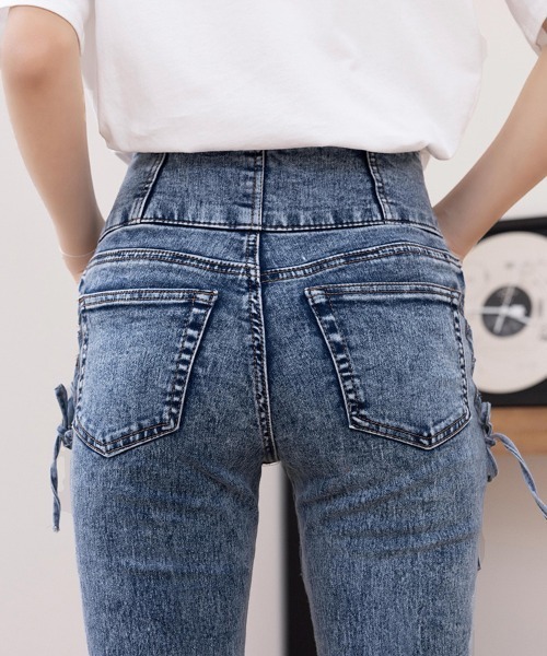 Doux Belle(ドゥーベル)の「3つボタンフレアデニムパンツ(デニムパンツ・レディース・グレー/ブルー/ブラック・MEDIUM)」の8枚目の写真