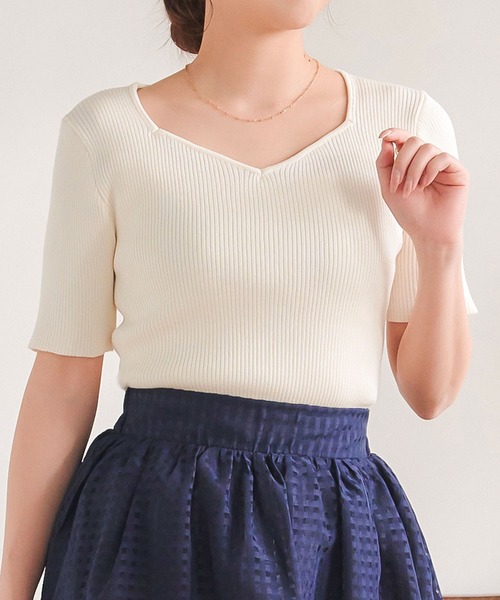 KOBE LETTUCE（コウベレタス）の「ハートネックリブニットトップス（ニット/セーター・レディース・オフホワイト/ブラック/ピンク/ネイビー/イエロー/イエロー系/ピンク系/ネイビー系/ブラック系/ホワイト系・L/M/M1/L1）」の11枚目の写真