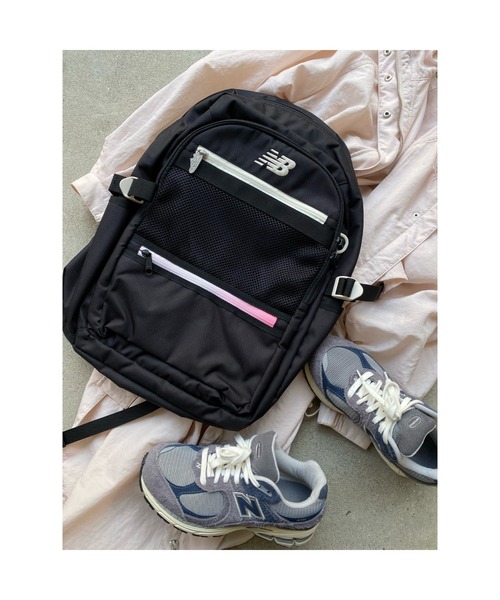 NEW BALANCE(ニューバランス)の「30L バックパック グラデーションファスナーモデル(バックパック/リュック・レディース・パープル/ブラック×ホワイト/グレー・フリ-)」の19枚目の写真