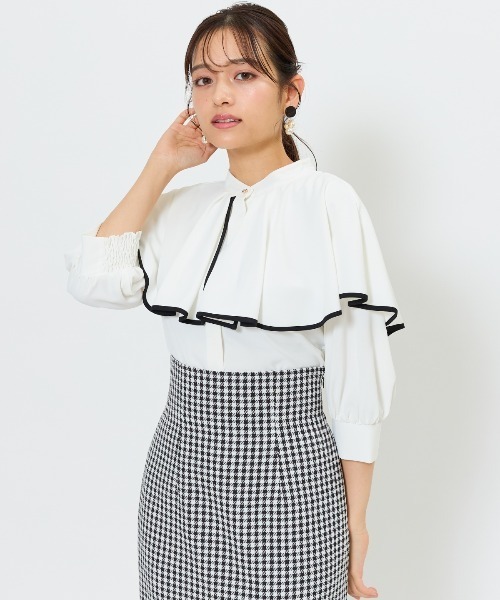 AND COUTURE(アンドクチュール)の「パイピングケープブラウス(シャツ/ブラウス・レディース・イエロー/ミント/オフホワイト・FREE)」の2枚目の写真