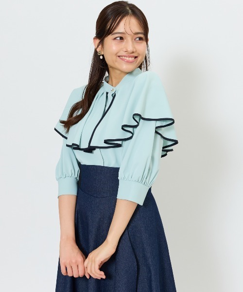 AND COUTURE(アンドクチュール)の「パイピングケープブラウス(シャツ/ブラウス・レディース・イエロー/ミント/オフホワイト・FREE)」の3枚目の写真
