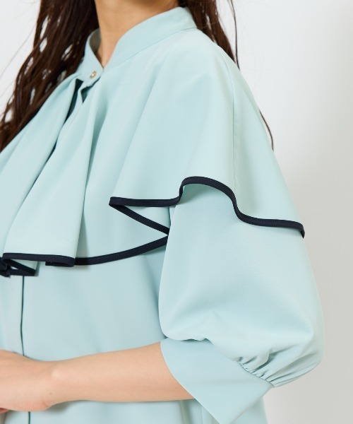 AND COUTURE(アンドクチュール)の「パイピングケープブラウス(シャツ/ブラウス・レディース・イエロー/ミント/オフホワイト・FREE)」の10枚目の写真