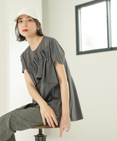 OPAQUE.CLIP（オペークドットクリップ）の「フリルドッキングペプラムトップス【接触冷感/洗濯機洗い可】（Tシャツ/カットソー・レディース・ブラック/チャコールグレー/ホワイト/イエロー系その他・38/40/42）」の18枚目の写真