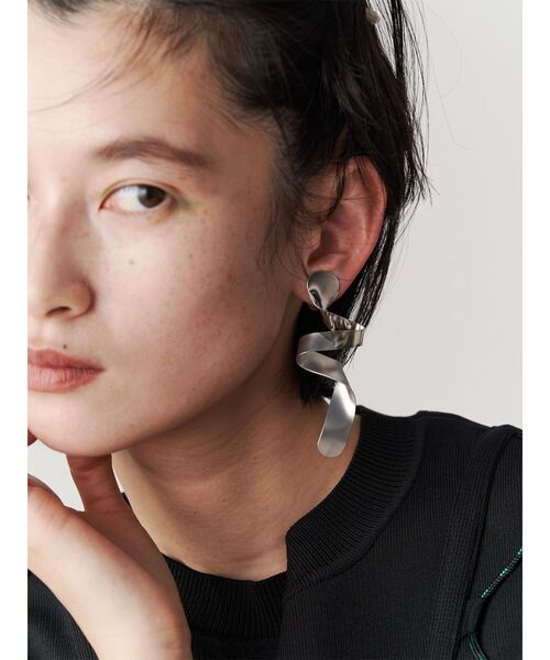 UN3D.（アンスリード）の「MELT WAVE EARRING / メルトウェーブ