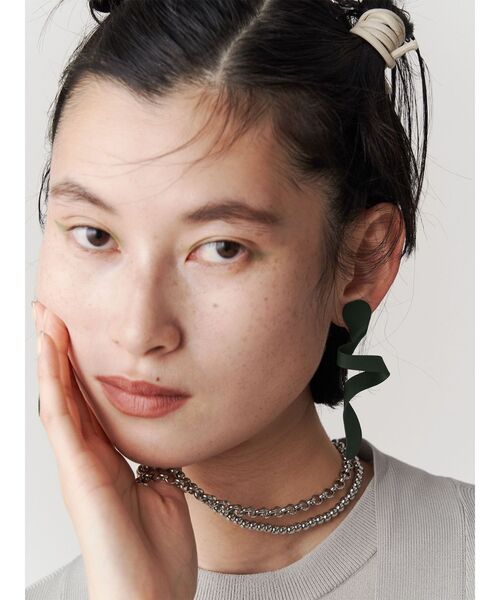 UN3D.（アンスリード）の「MELT WAVE EARRING / メルトウェーブイヤリング（イヤリング・レディース・シルバー/ブルー/ホワイト/カーキ/ゴールド・FREE）」の9枚目の写真