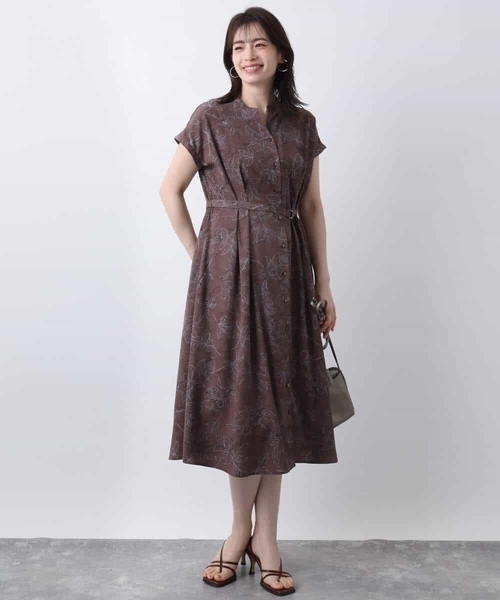 OFUON le MK(オフオンルエムケー)の「ラインフラワープリントワンピース/洗える/WEB限定サイズあり(ワンピース・レディース・ブラック/ブラウン・36/38/40)」の9枚目の写真