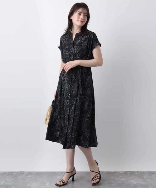 OFUON le MK(オフオンルエムケー)の「ラインフラワープリントワンピース/洗える/WEB限定サイズあり(ワンピース・レディース・ブラック/ブラウン・36/38/40)」の4枚目の写真