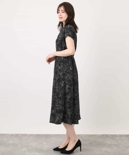 OFUON le MK(オフオンルエムケー)の「ラインフラワープリントワンピース/洗える/WEB限定サイズあり(ワンピース・レディース・ブラック/ブラウン・36/38/40)」の19枚目の写真