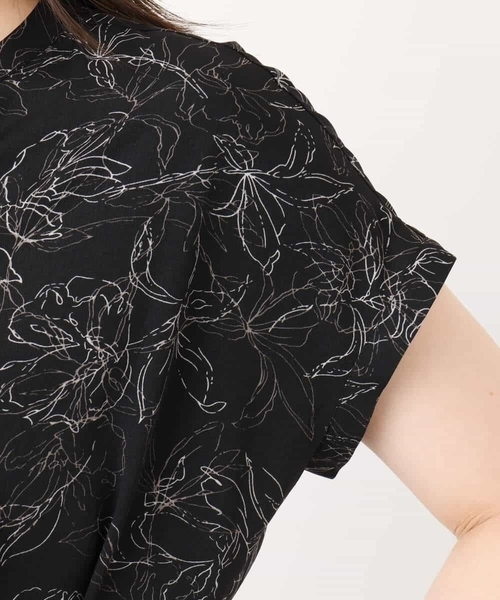 OFUON le MK(オフオンルエムケー)の「ラインフラワープリントワンピース/洗える/WEB限定サイズあり(ワンピース・レディース・ブラック/ブラウン・36/38/40)」の16枚目の写真