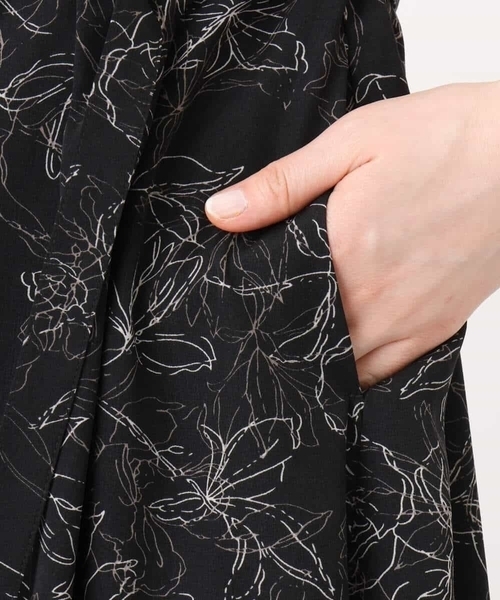 OFUON le MK(オフオンルエムケー)の「ラインフラワープリントワンピース/洗える/WEB限定サイズあり(ワンピース・レディース・ブラック/ブラウン・36/38/40)」の15枚目の写真