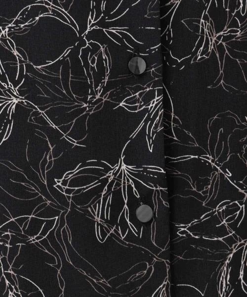 OFUON le MK(オフオンルエムケー)の「ラインフラワープリントワンピース/洗える/WEB限定サイズあり(ワンピース・レディース・ブラック/ブラウン・36/38/40)」の12枚目の写真