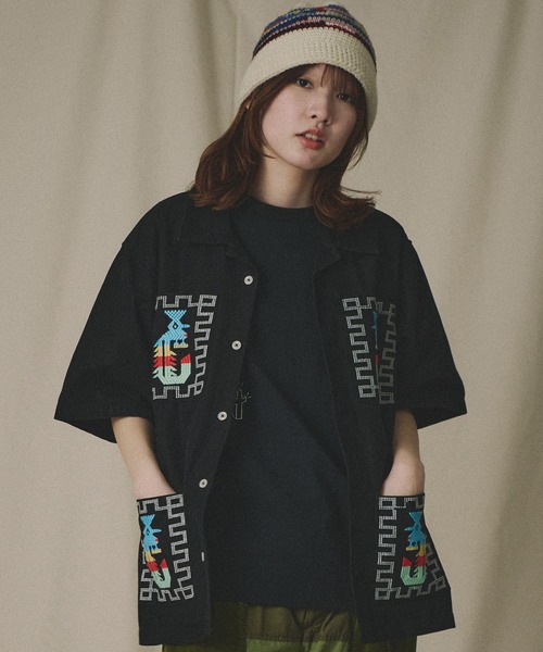 Universal Style Wear（ユニバーサルスタイルウェア）の「Universal Style Wear グアテマラ シャツ（シャツ/ブラウス・メンズ・ブラック/オフホワイト/ブルー/ベージュ・MEDIUM/LARGE/X-LARGE）」の2枚目の写真