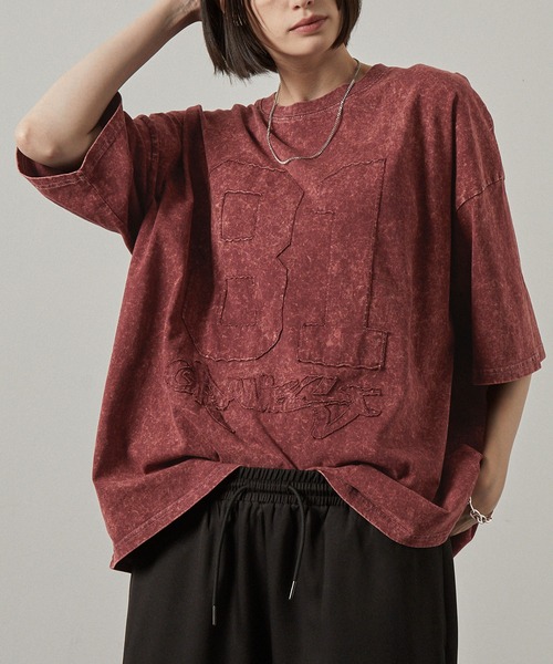 Alfred Alex（アルフレッドアレックス）の「【Alfred Alex】ピグメントナンバリングロゴパッチ半袖Tシャツ（Tシャツ/カットソー・メンズ・グレイッシュブルー/ブラック/ワイン・M/L）」の3枚目の写真