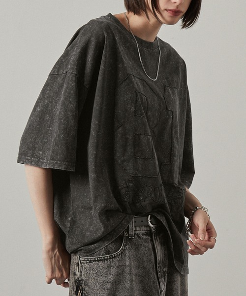 Alfred Alex（アルフレッドアレックス）の「【Alfred Alex】ピグメントナンバリングロゴパッチ半袖Tシャツ（Tシャツ/カットソー・メンズ・グレイッシュブルー/ブラック/ワイン・M/L）」の5枚目の写真
