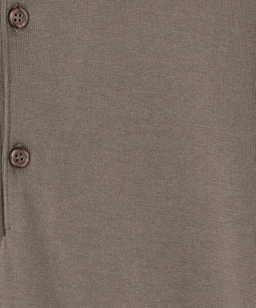 TOMORROWLAND (トゥモローランド)の「【別注】JOHN SMEDLEY コットン ポロカラーニット(ニット/セーター・メンズ・ライトブルー/グレイッシュベージュ/ブラック/ダークグリーン/レッド系その他/ネイビー・L/M/S)」の18枚目の写真