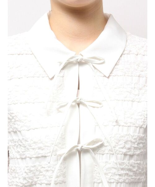 CALNAMUR（カルナムール）の「シャツカラーギャザーリボンカットソー（シャツ/ブラウス・レディース・ブラック/ホワイト・FREE）」の8枚目の写真