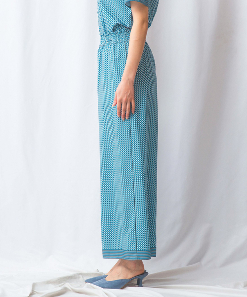 NARACAMICIE(ナラカミーチェ)の「【NARACAMICIE】【セットアップ対応】幾何プリントフレアパンツ(その他パンツ・レディース・グレー/グリーン・XL/M)」の12枚目の写真